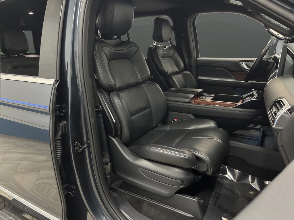 Used 2024 Lincoln Navigator Premiere AWD/4WD image 32