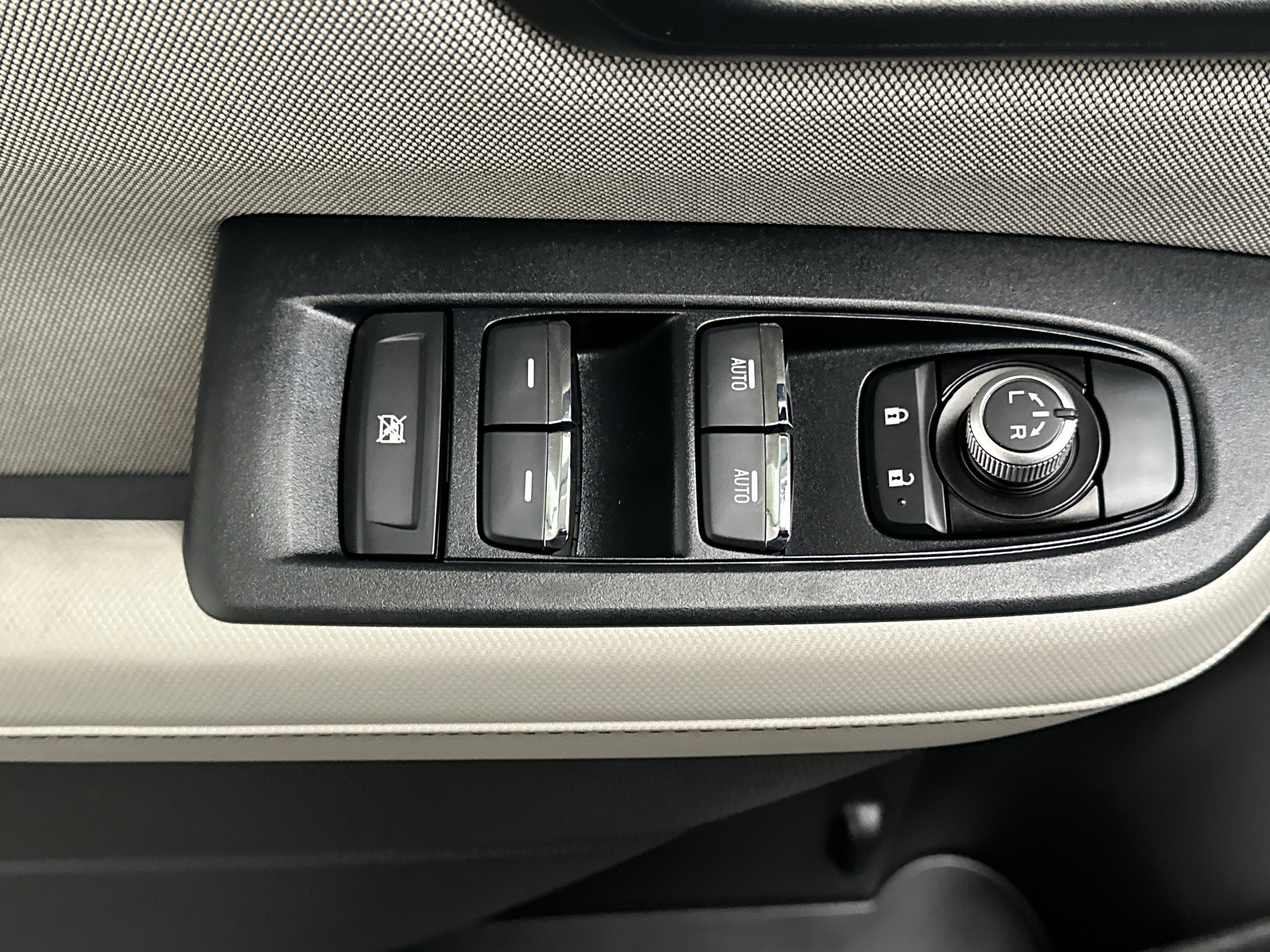 Used 2025 Subaru Forester Premium w/ Convenience Package #1 image 17