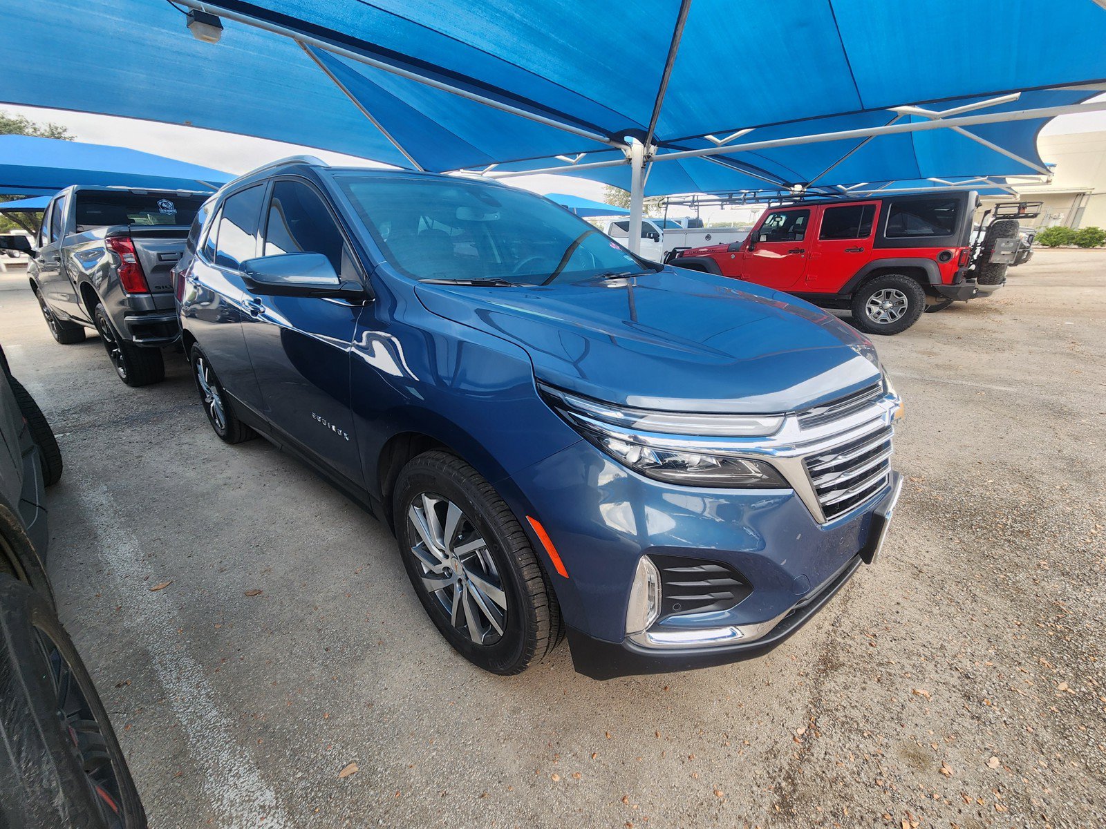 Used 2024 Chevrolet Equinox Premier FWD image 1