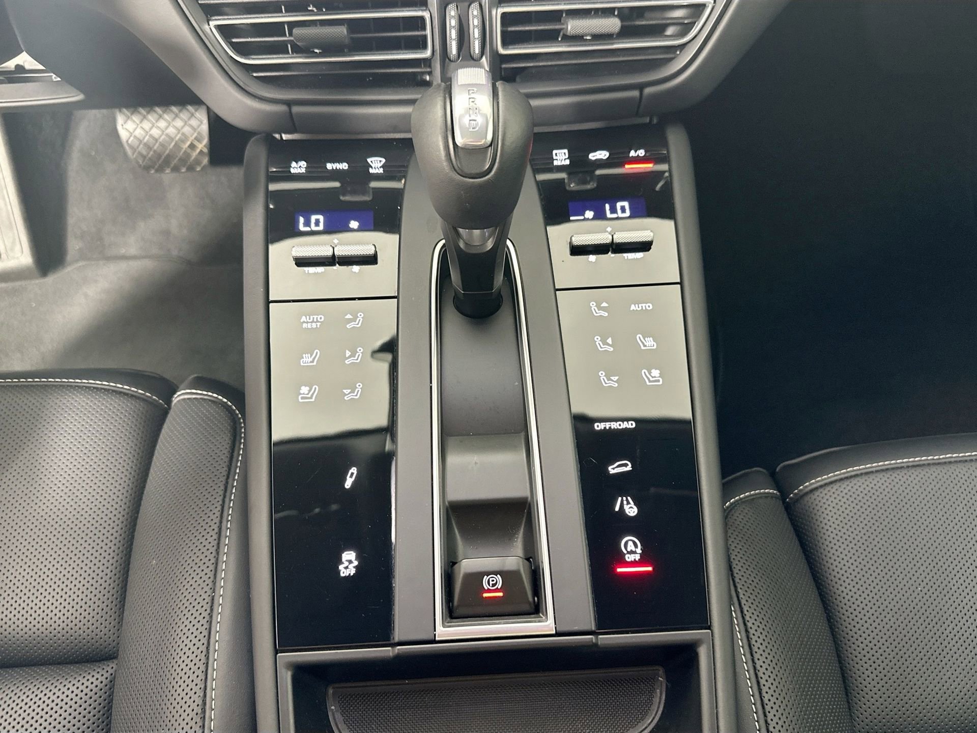 Certified 2024 Porsche Macan S image 29