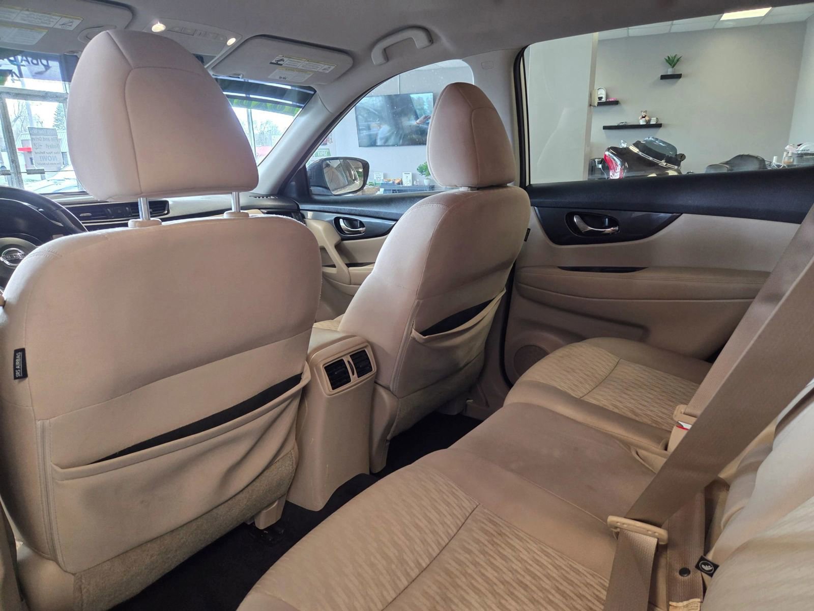 Used 2017 Nissan Rogue SV w/ SV Premium Package image 41