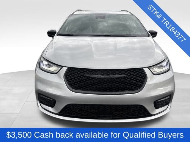 New 2026 Chrysler Pacifica Limited w/ S Appearance Package image 2