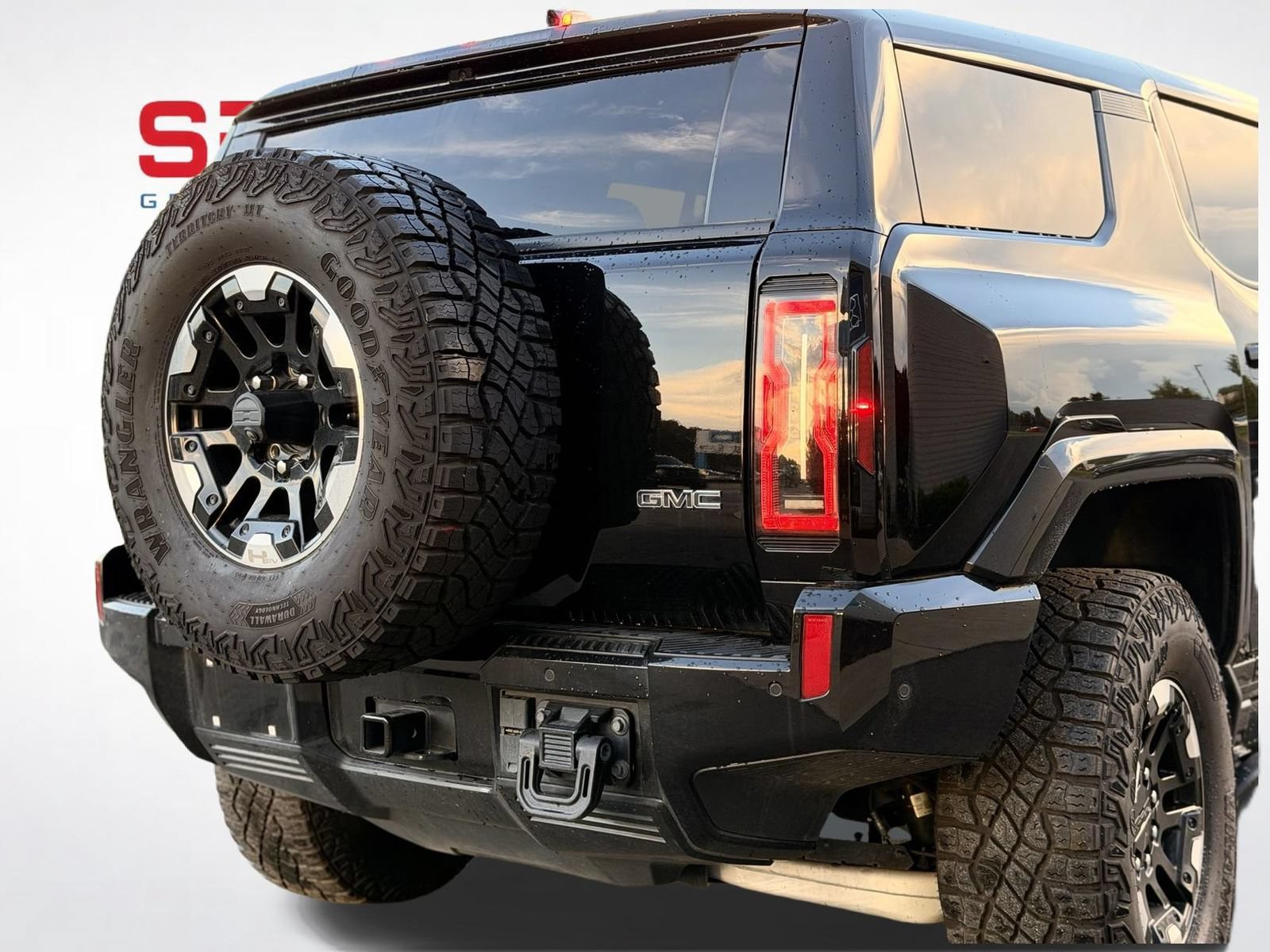 Used 2024 GMC Hummer EV 2X w/ Extreme Off-Road Package AWD/4WD image 9