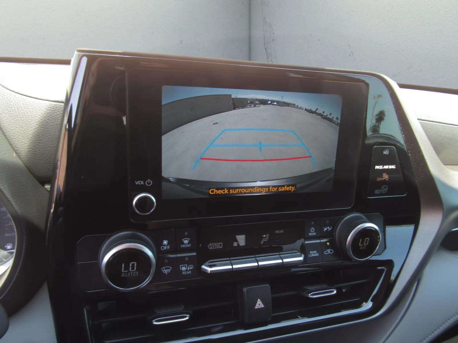 Used 2023 Toyota Highlander LE FWD image 19