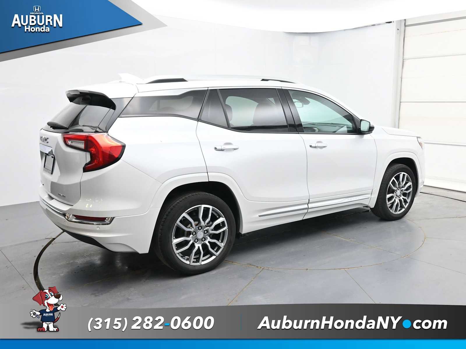 Used 2022 GMC Terrain Denali w/ Denali Premium Package AWD/4WD image 17