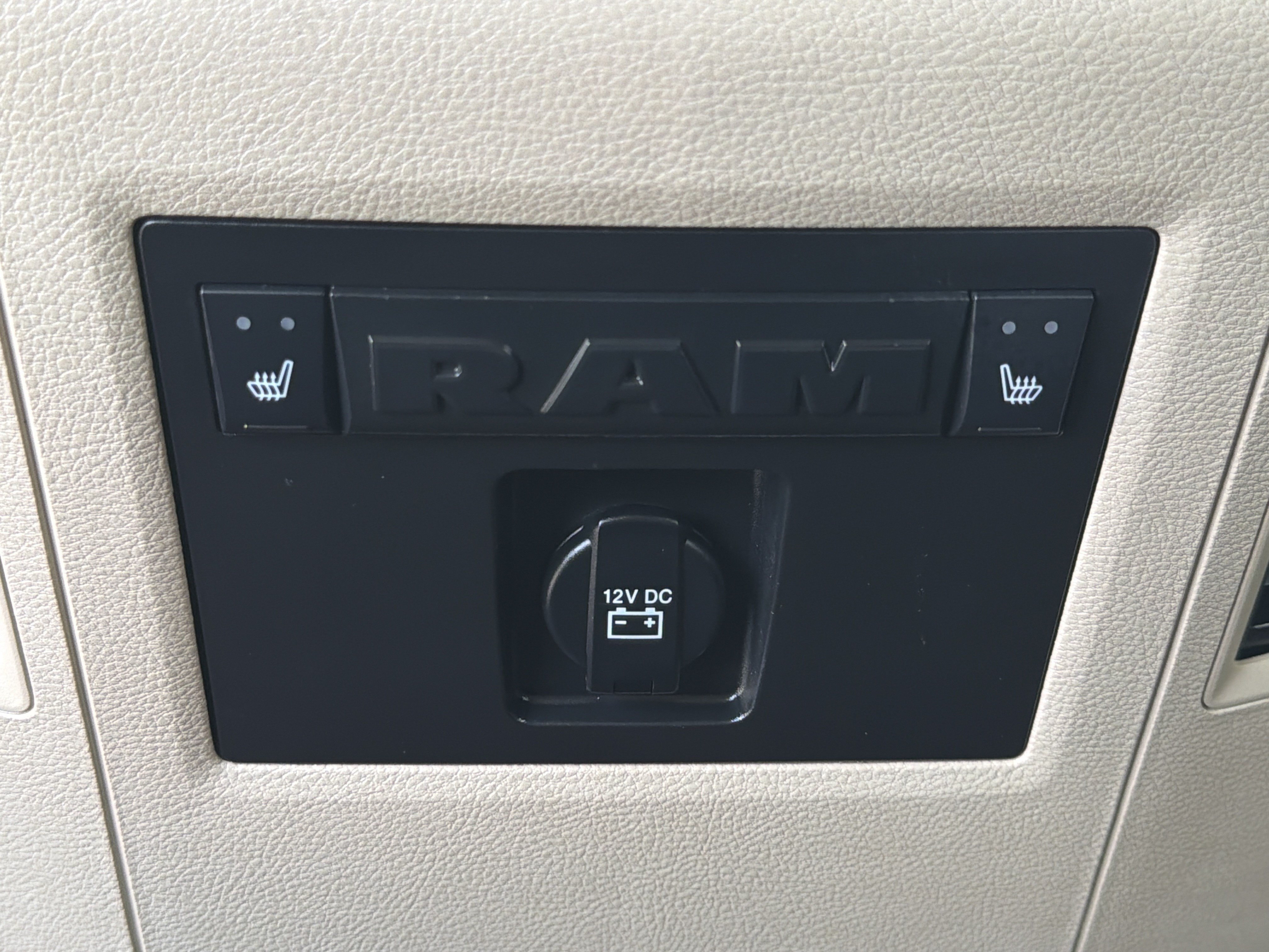 Used 2018 RAM 3500 Laramie w/ Convenience Group AWD/4WD image 22