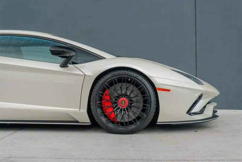 Used 2017 Lamborghini Aventador S image 44