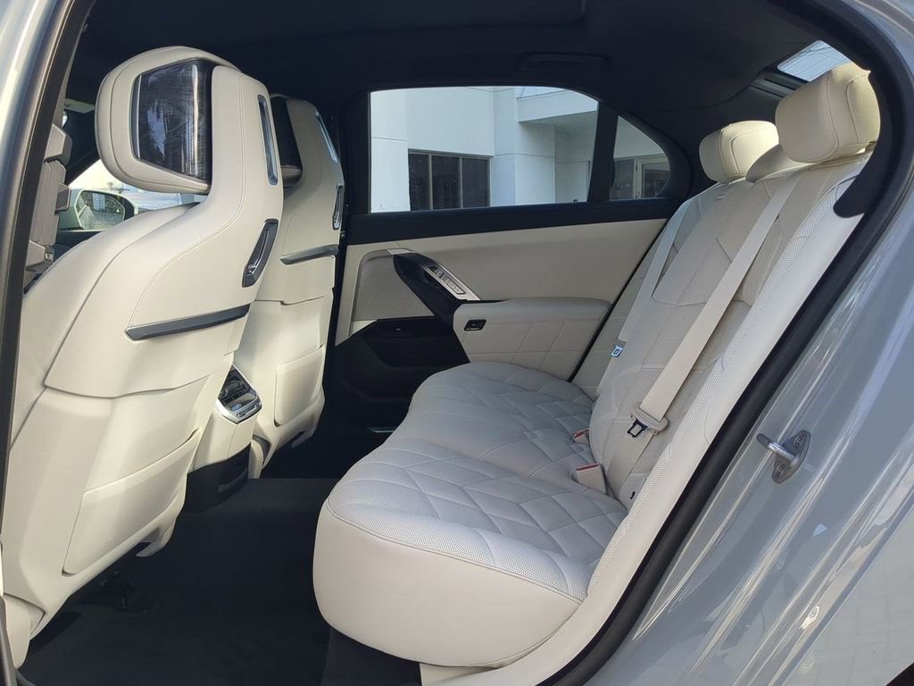 New 2026 BMW 760i xDrive w/ Premium Package image 14