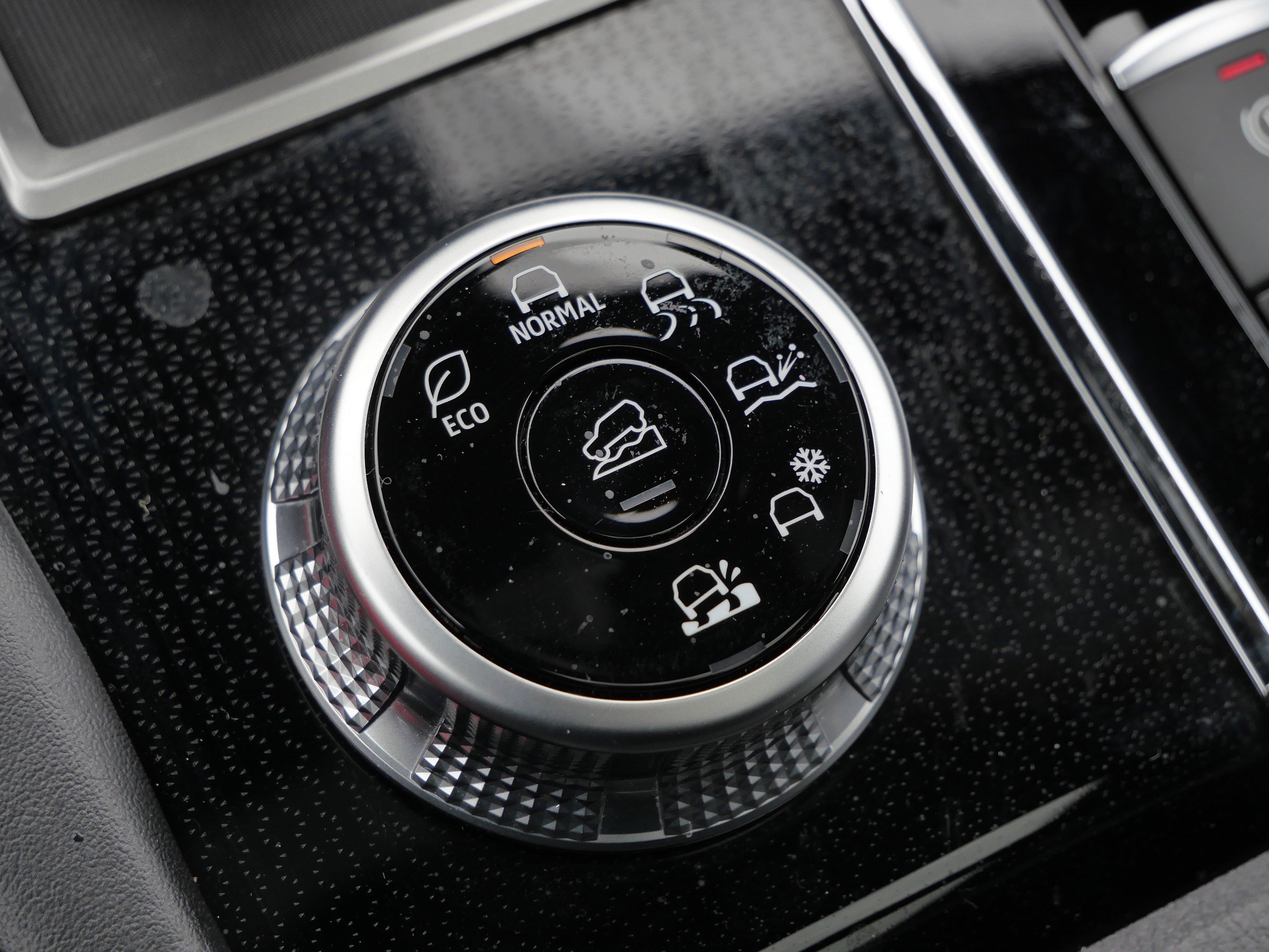 Used 2023 Mitsubishi Outlander SEL Black Edition image 27