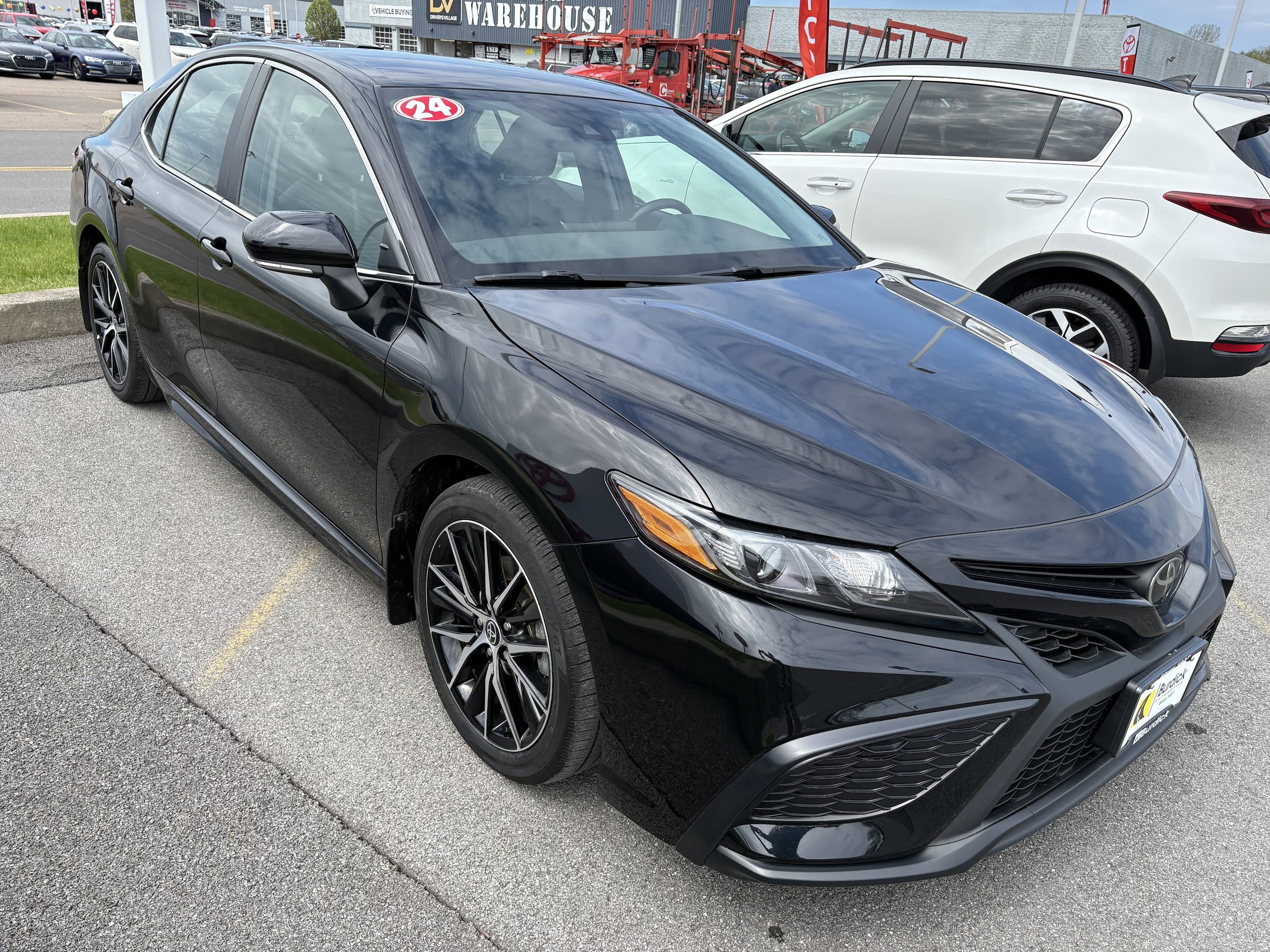 Used 2024 Toyota Camry SE AWD/4WD image 2