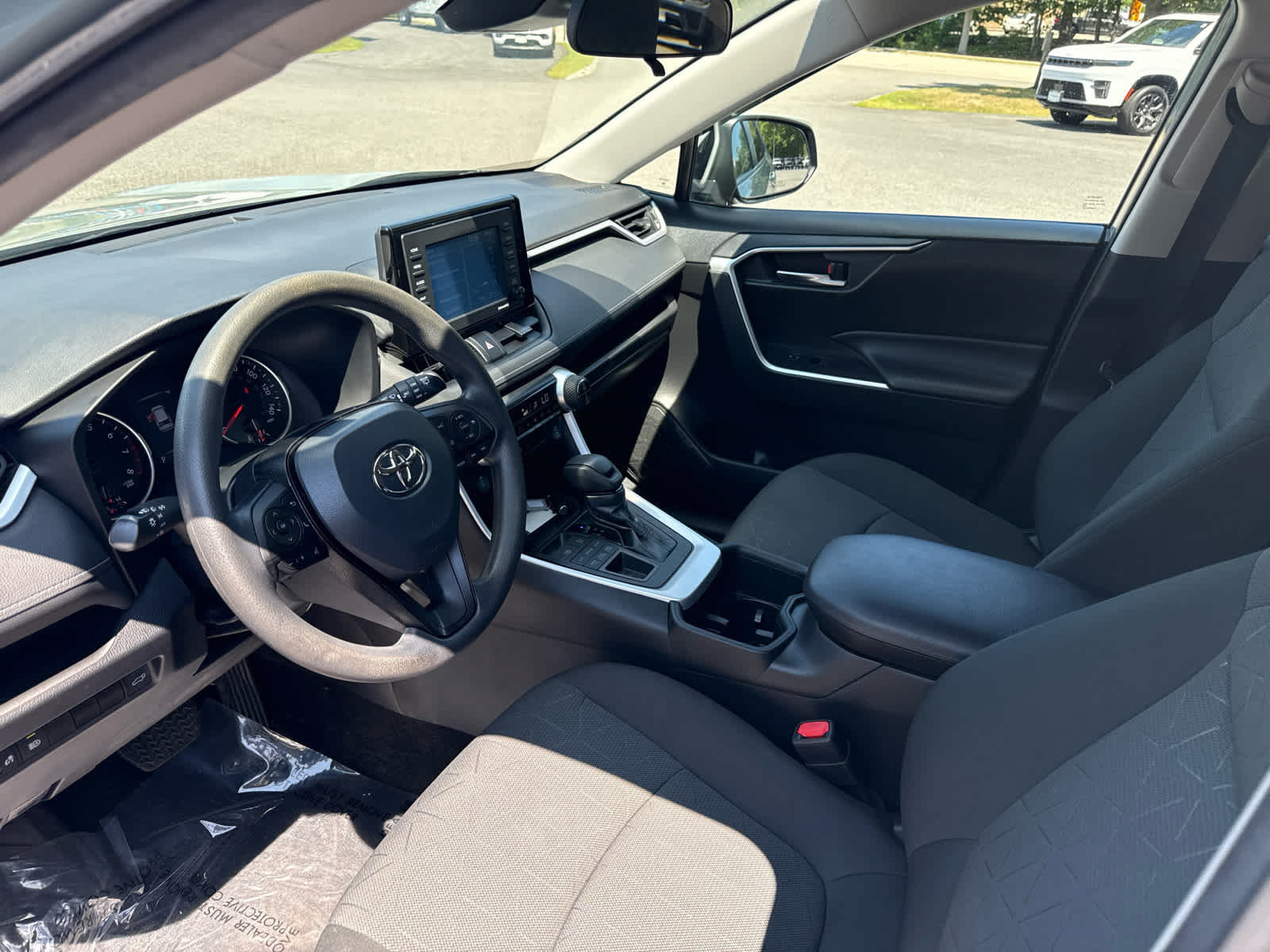 Used 2022 Toyota RAV4 XLE w/ Convenience Package AWD/4WD image 8