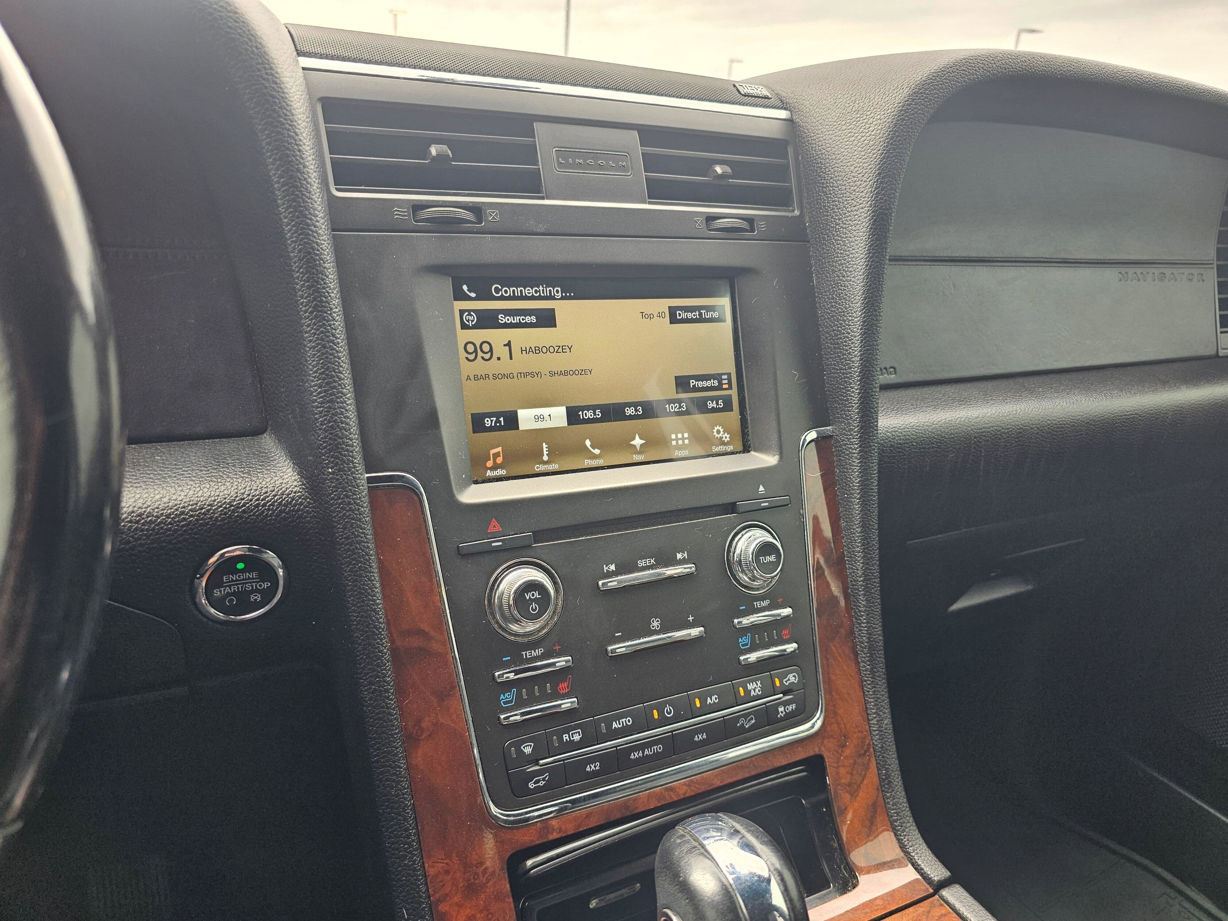Used 2016 Lincoln Navigator Select AWD/4WD image 23