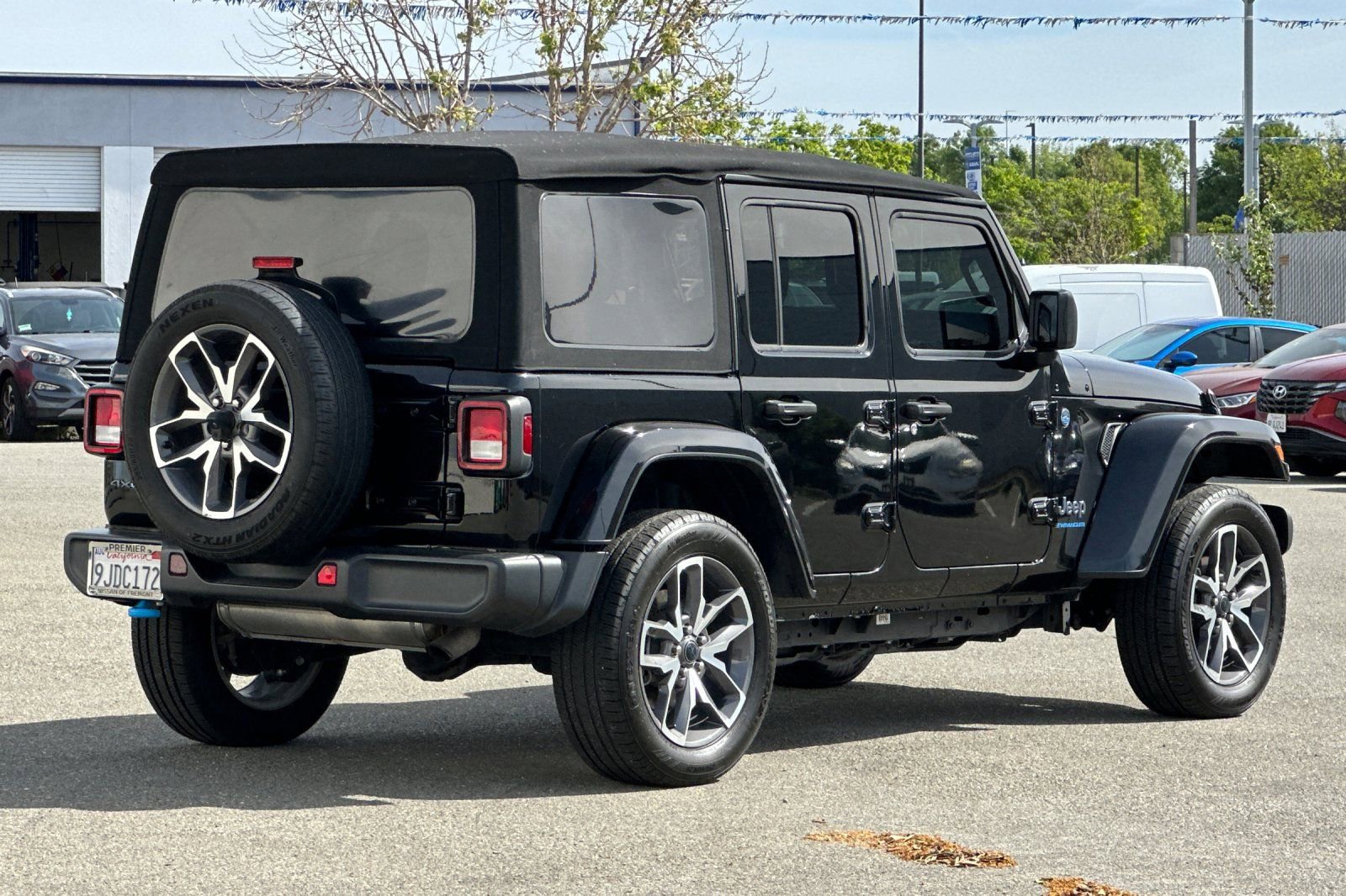 Used 2024 Jeep Wrangler Unlimited AWD/4WD image 4