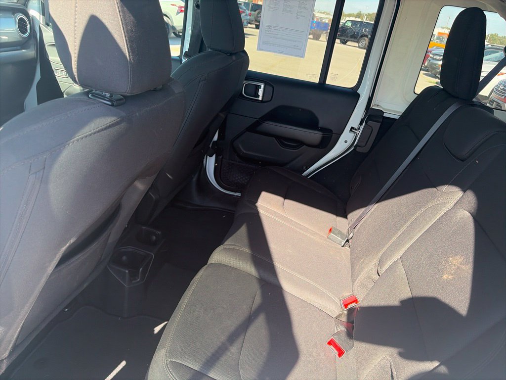 Used 2018 Jeep Wrangler Unlimited Sahara AWD/4WD image 11