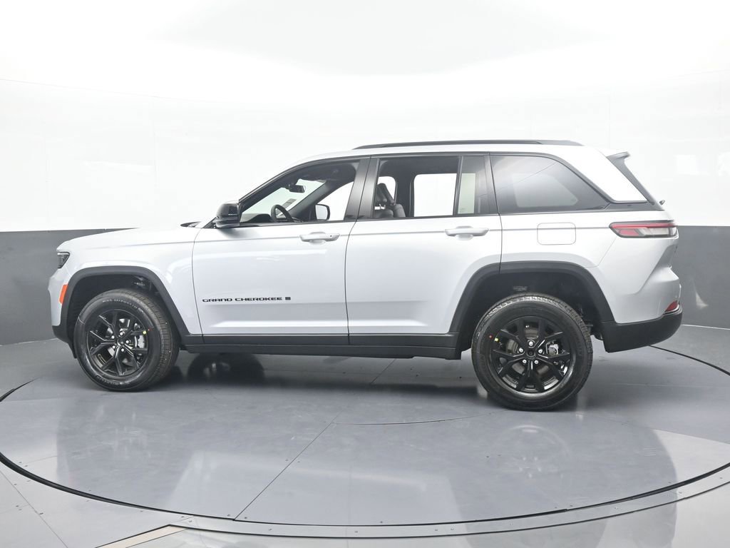 New 2025 Jeep Grand Cherokee Altitude image 3