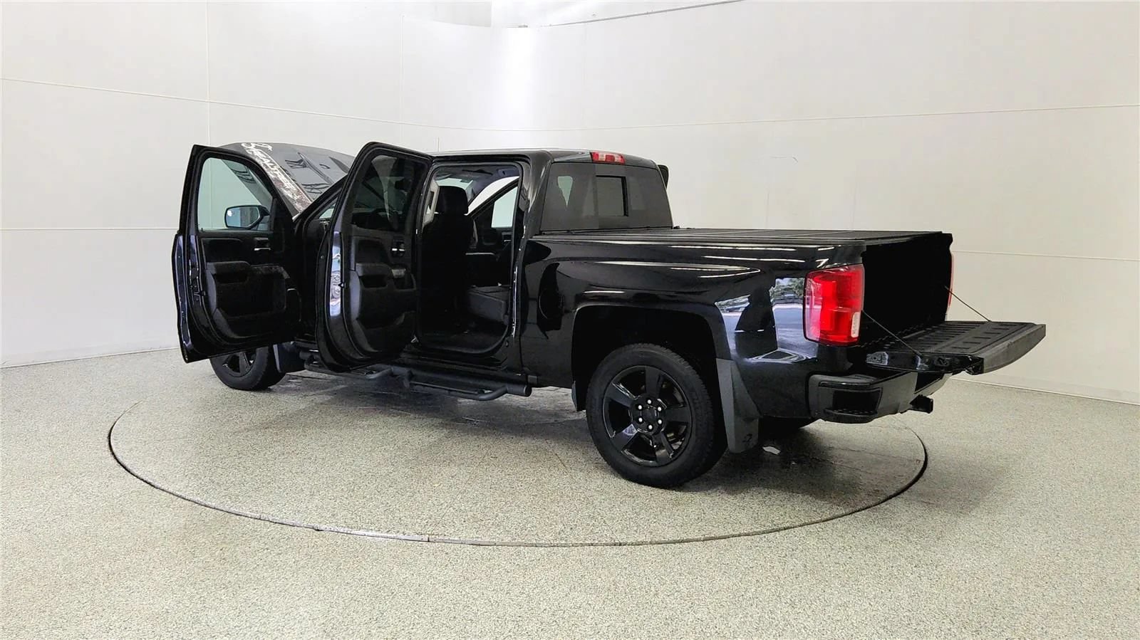 Used 2017 Chevrolet Silverado 1500 LTZ Z71 w/ Realtree Edition AWD/4WD image 11