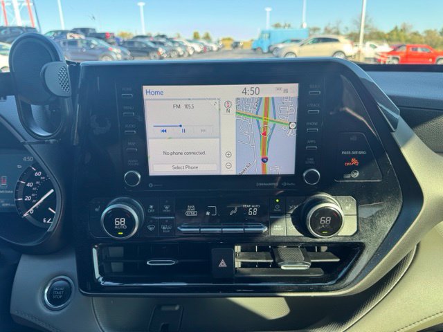 Used 2020 Toyota Highlander XLE AWD/4WD image 25