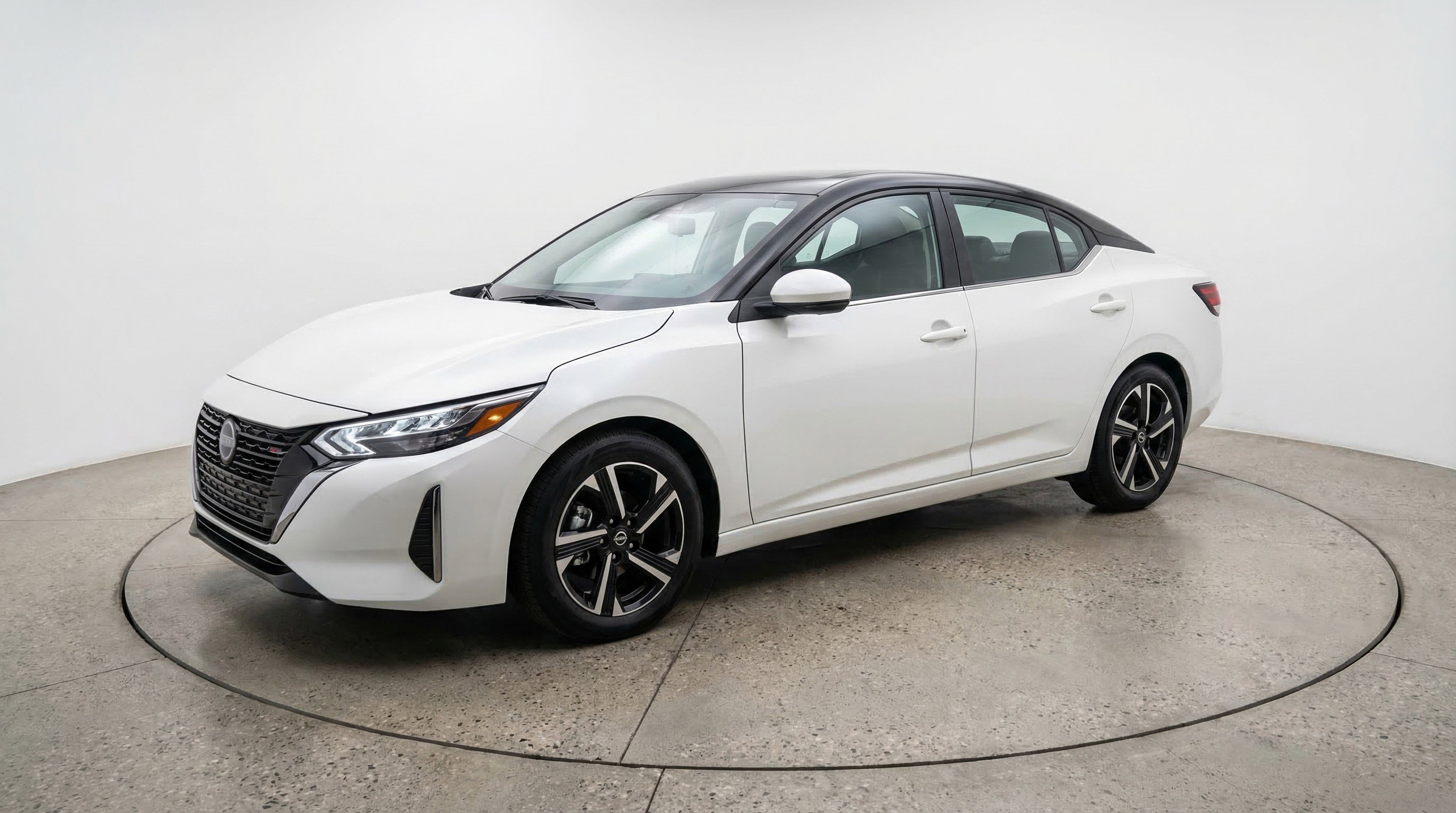 Used 2025 Nissan Sentra SV image 3