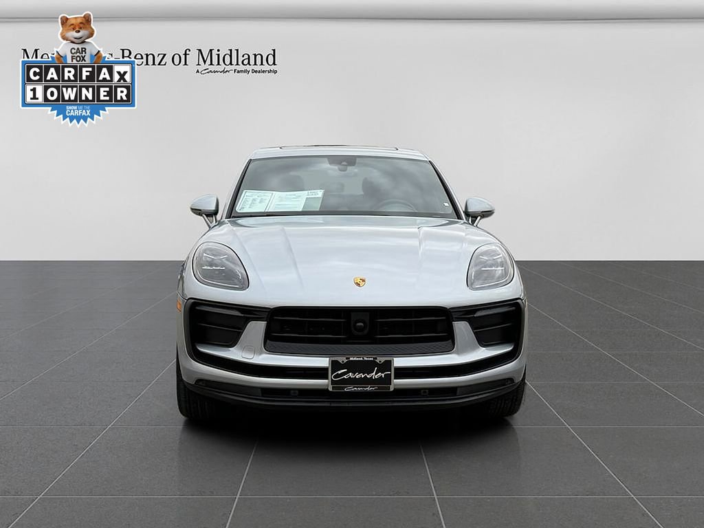 Used 2025 Porsche Macan AWD/4WD image 2
