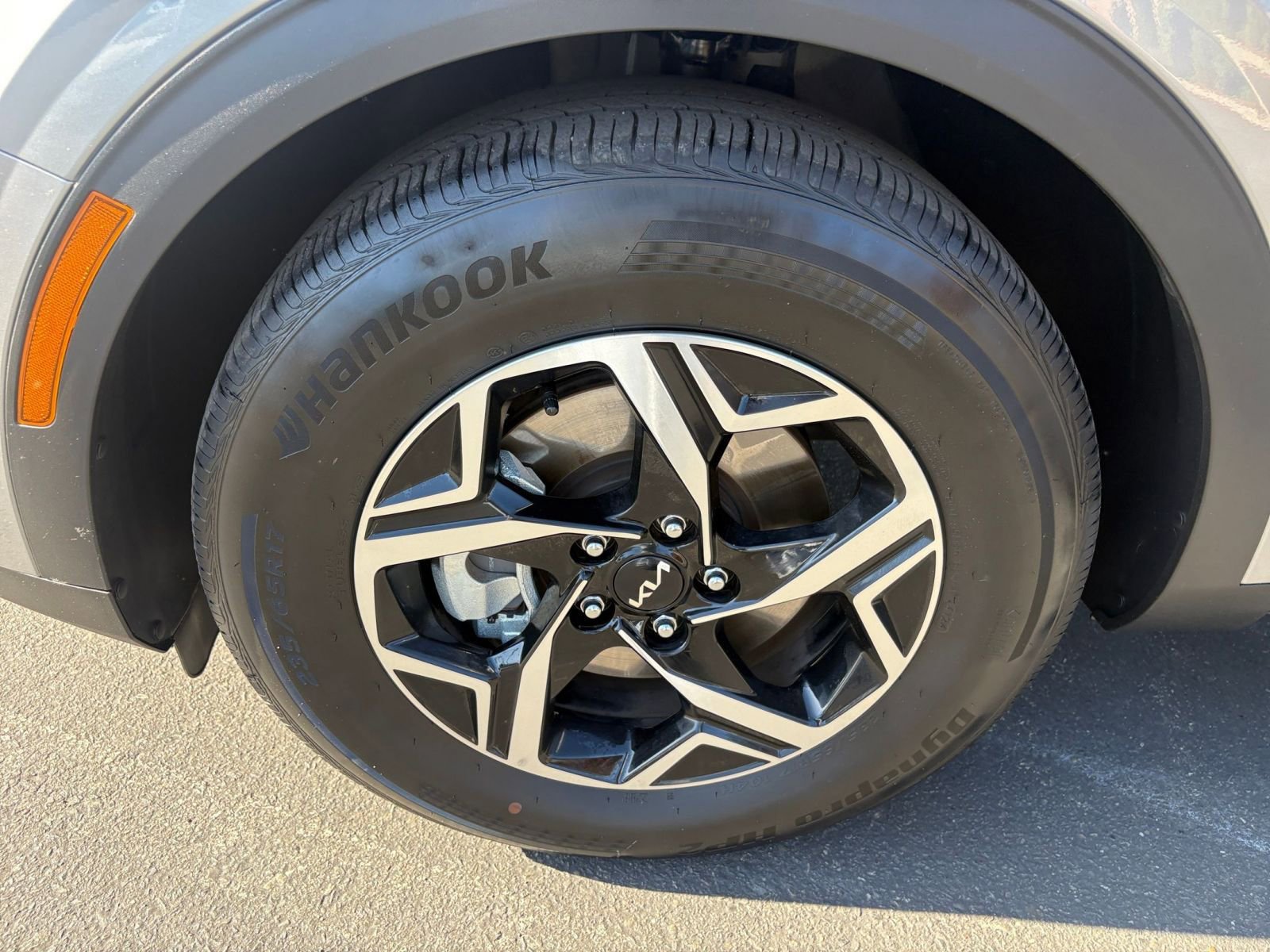 Used 2025 Kia Sportage LX image 29