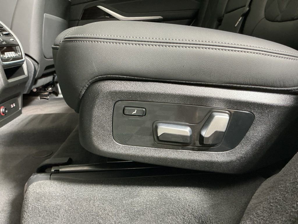 Certified 2025 BMW X7 xDrive40i w/ Premium Package image 27