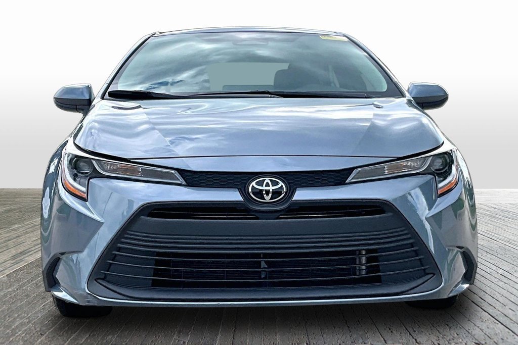 Used 2024 Toyota Corolla LE FWD image 2