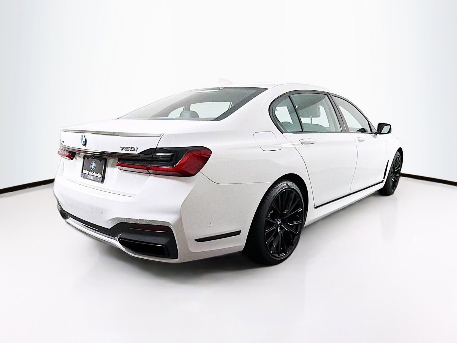 Used 2022 BMW 750i xDrive w/ Executive Package image 7