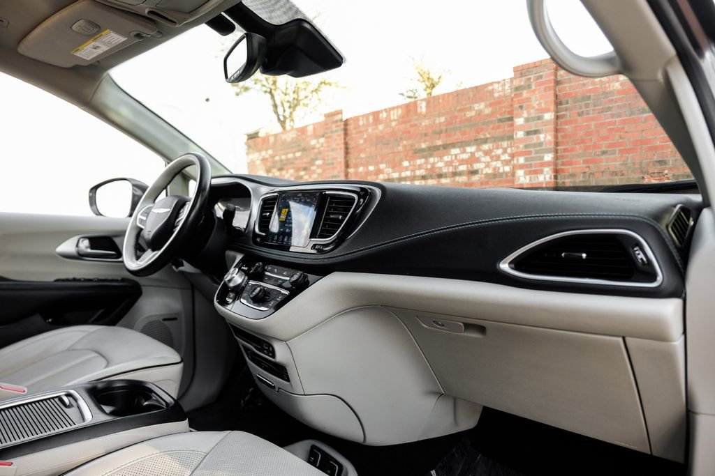 Used 2019 Chrysler Pacifica Limited w/ Advanced Safetytec Group image 12