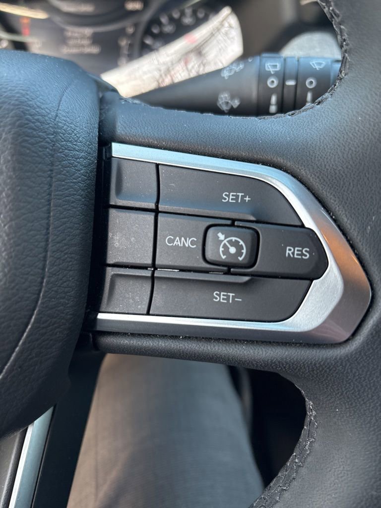 Used 2025 Jeep Compass Latitude image 13