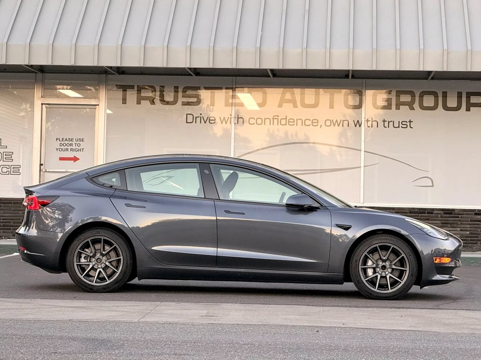Used 2023 Tesla Model 3 Standard Range RWD image 5