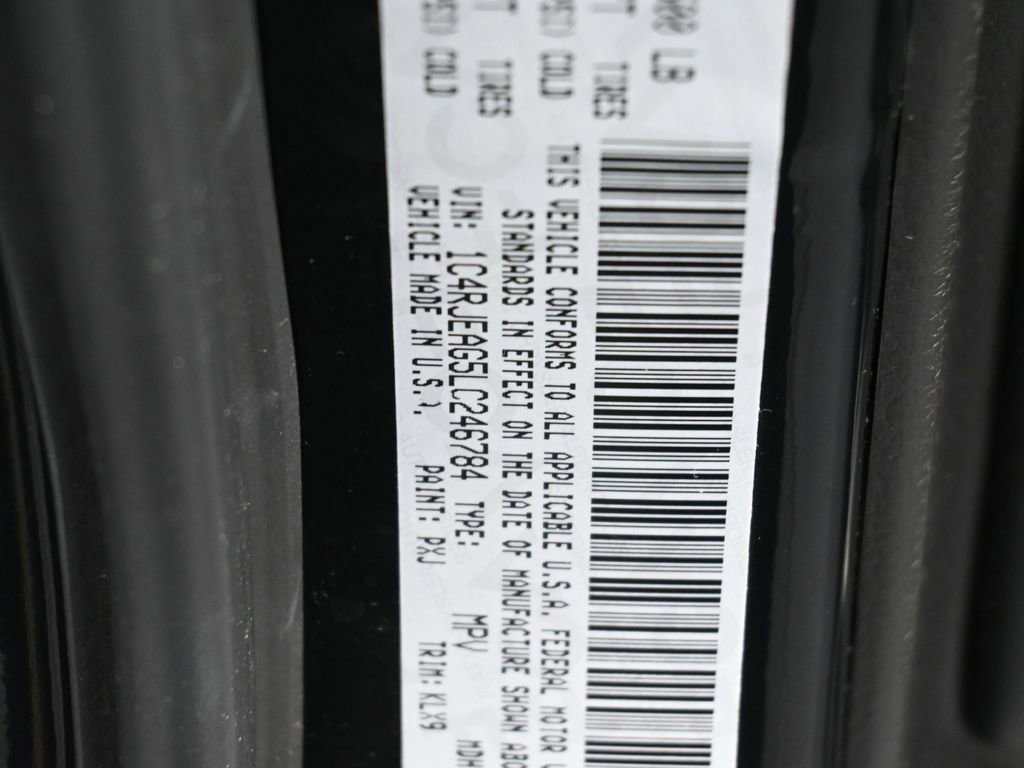 Used 2020 Jeep Grand Cherokee Altitude image 18