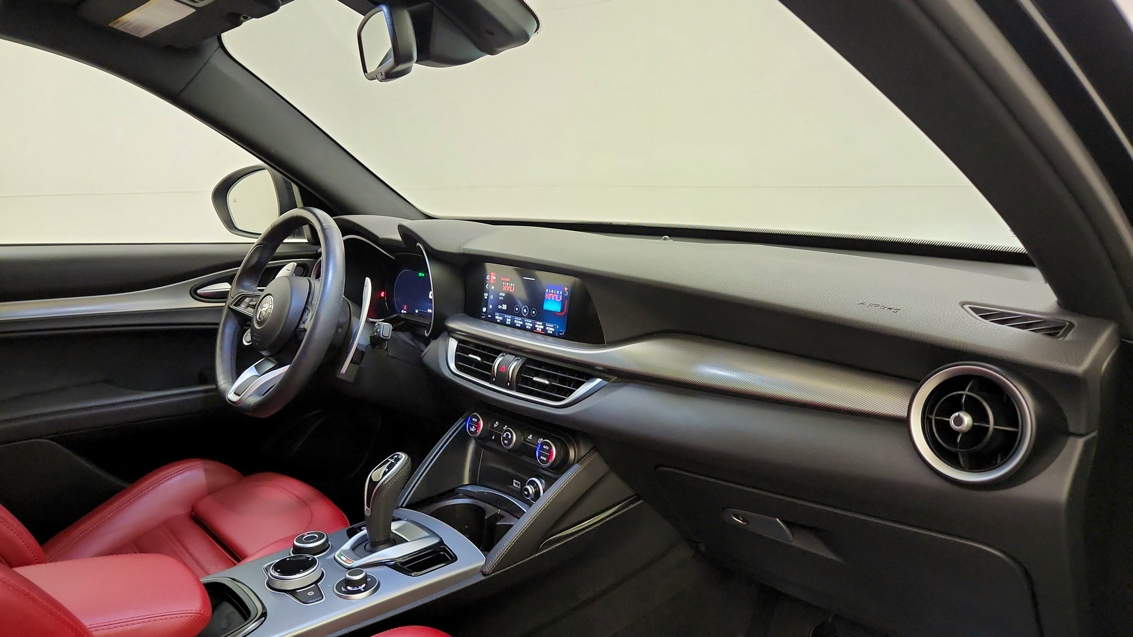 Used 2024 Alfa Romeo Stelvio Veloce AWD/4WD image 33