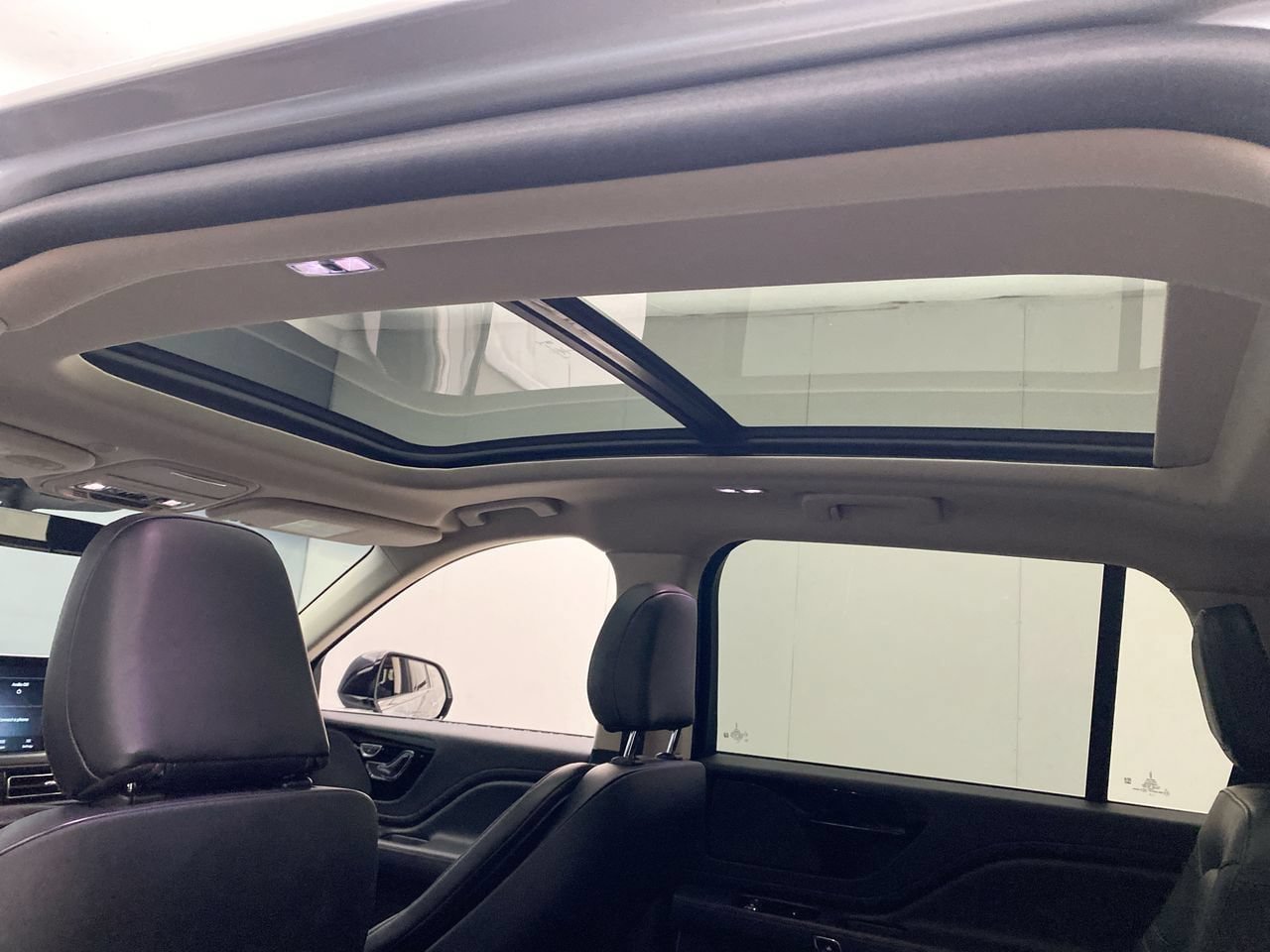 Used 2022 Lincoln Aviator AWD w/ Premium Package image 22