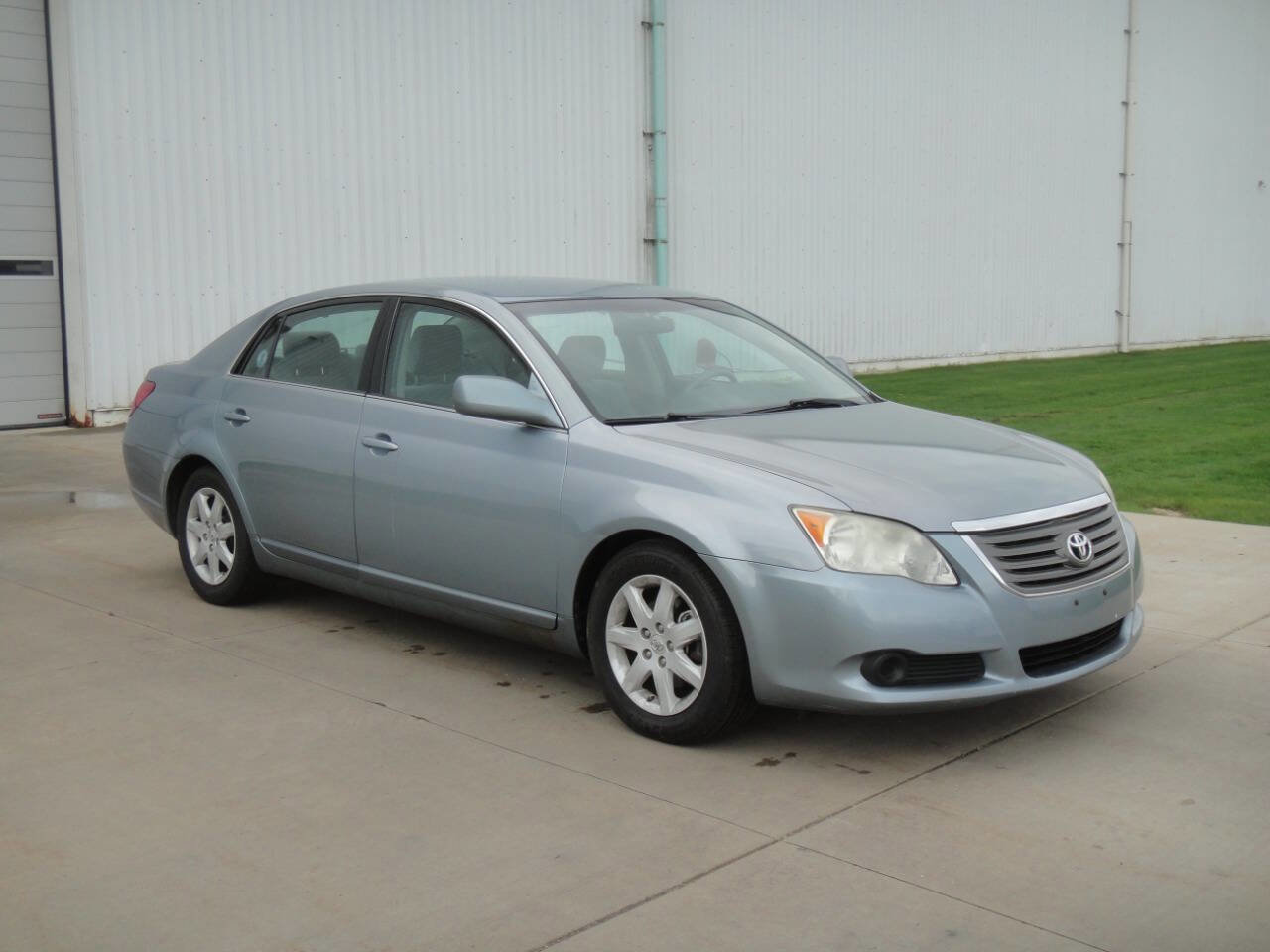 Used 2010 Toyota Avalon XL image 3