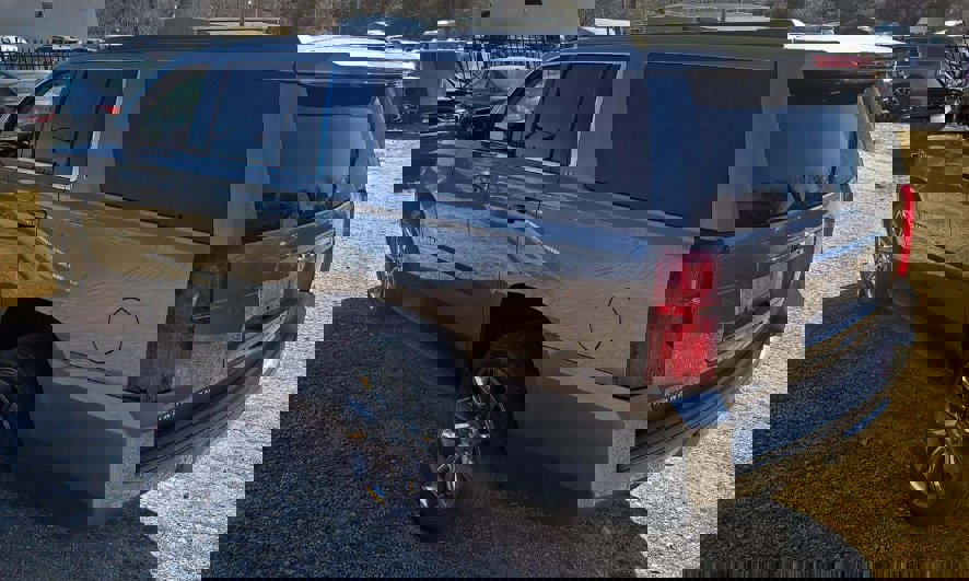 Used 2018 Chevrolet Suburban LT w/ Luxury Package image 5