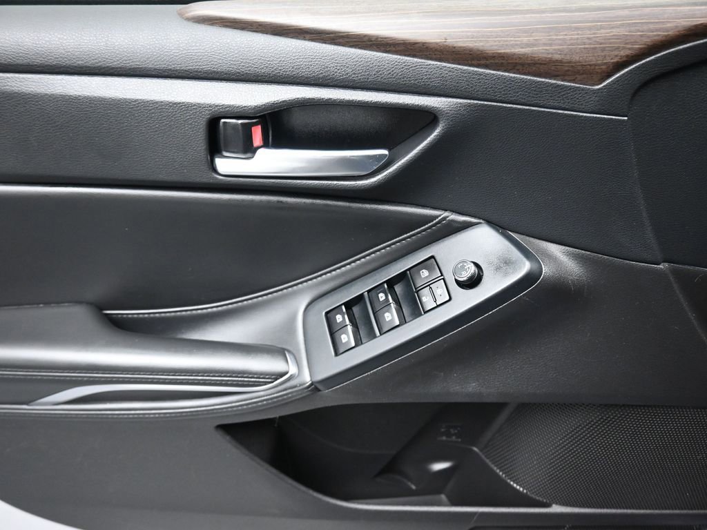 Used 2022 Toyota Avalon XLE w/ Moonroof Package image 10