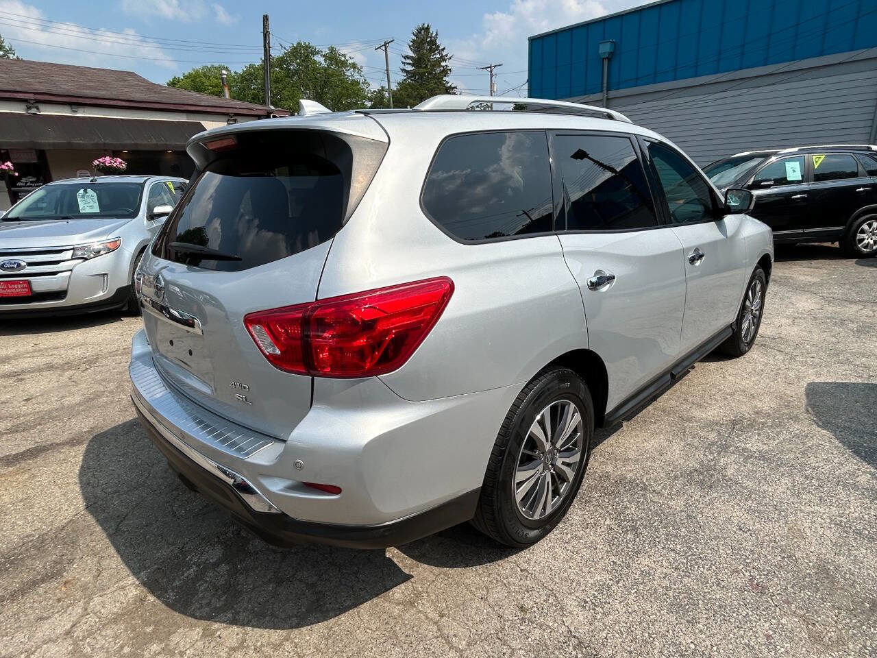 Used 2019 Nissan Pathfinder SL image 11