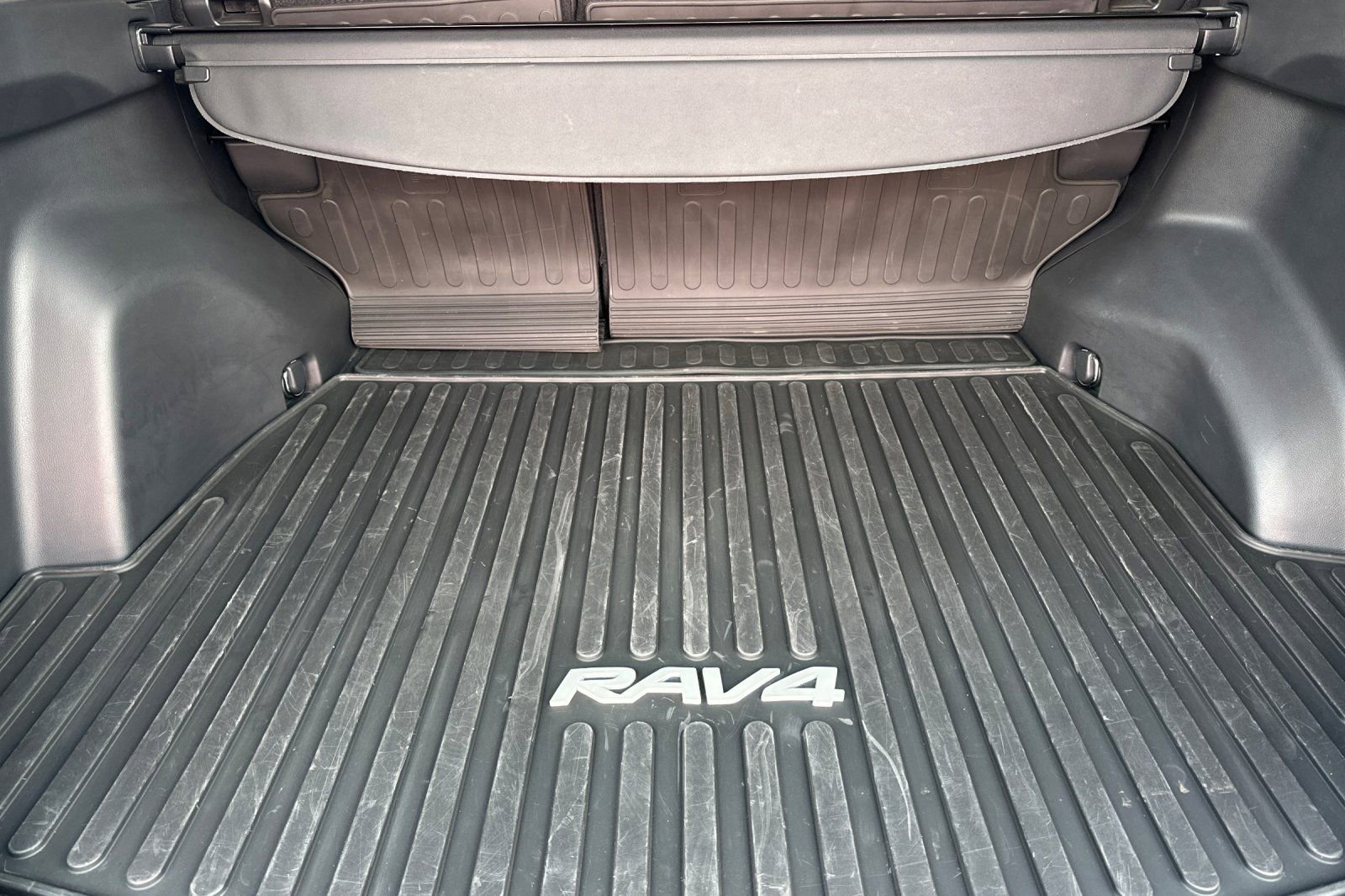 Used 2023 Toyota RAV4 XLE Premium image 19