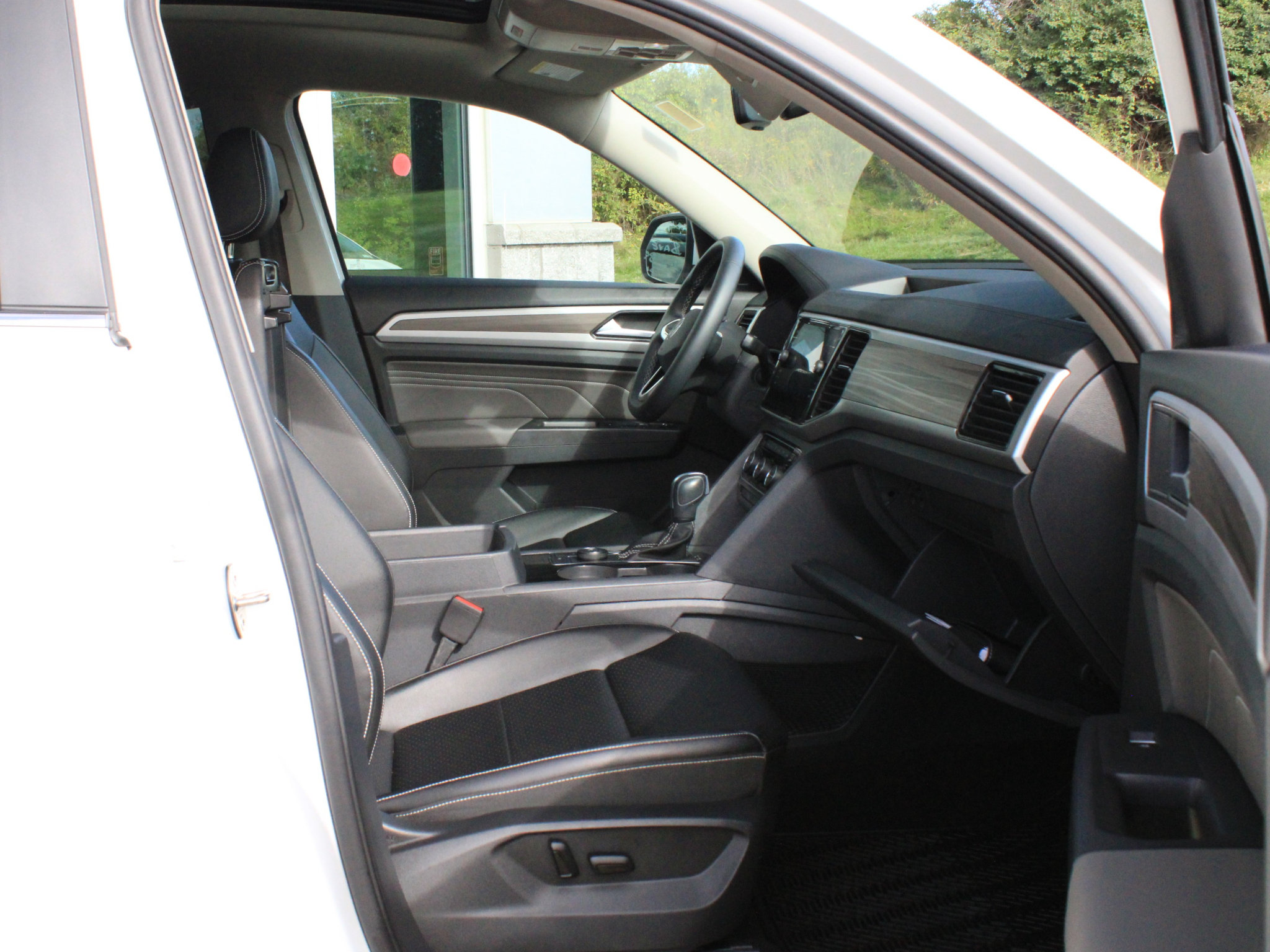 Used 2023 Volkswagen Atlas SEL AWD/4WD image 26