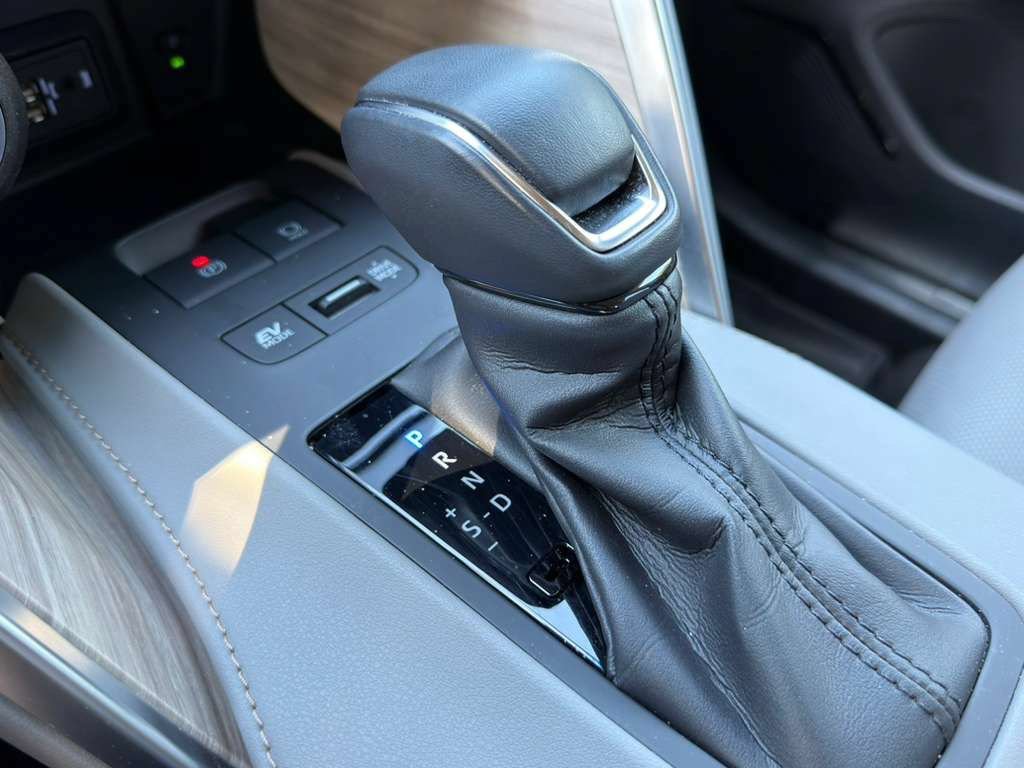 Used 2022 Toyota Venza Limited w/ Advanced Technology Package AWD/4WD image 21