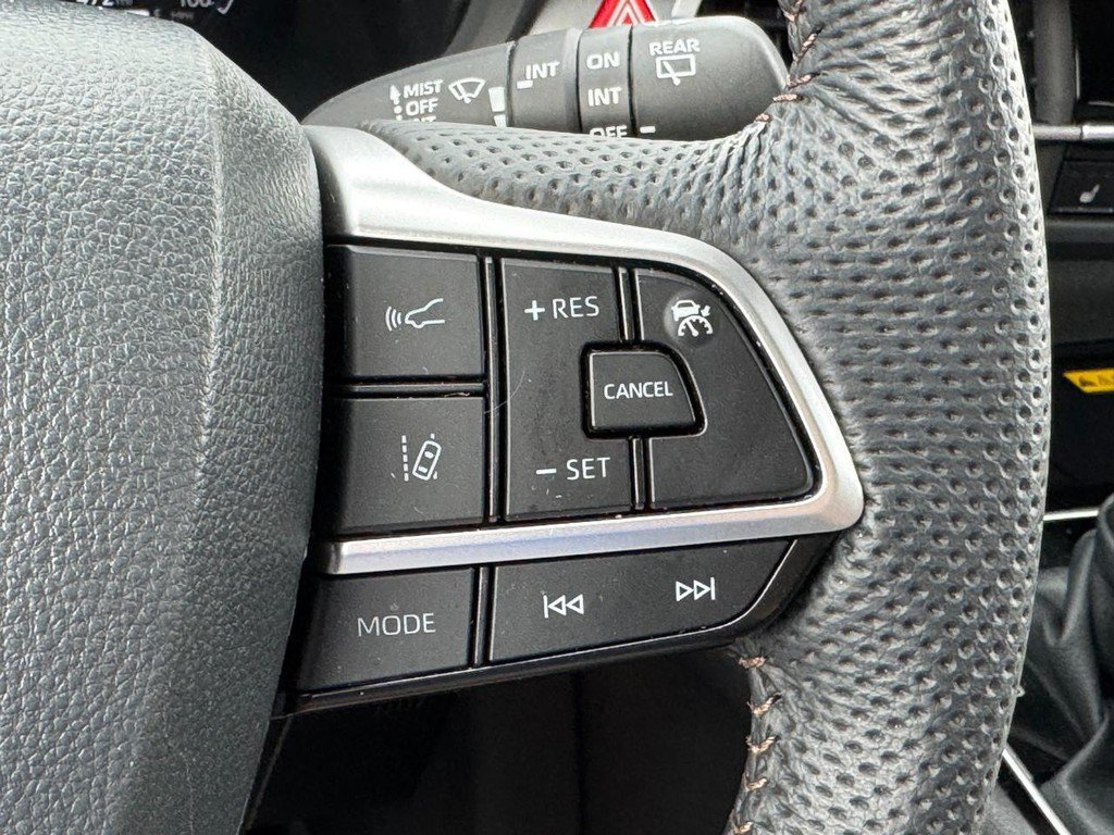 Used 2026 Toyota Sienna Limited FWD image 29