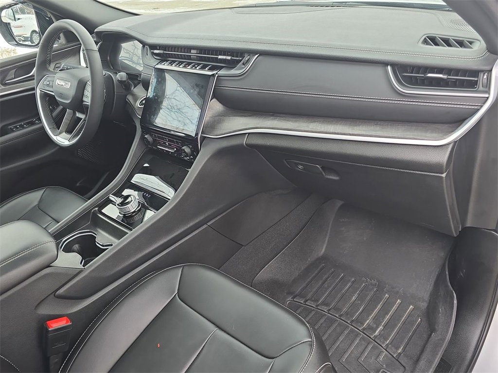 Used 2025 Jeep Grand Cherokee Limited w/ Black Appearance Package image 30