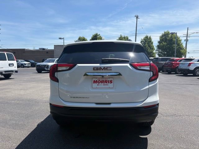 Used 2024 GMC Terrain SLE w/ Driver Convenience Package FWD image 4
