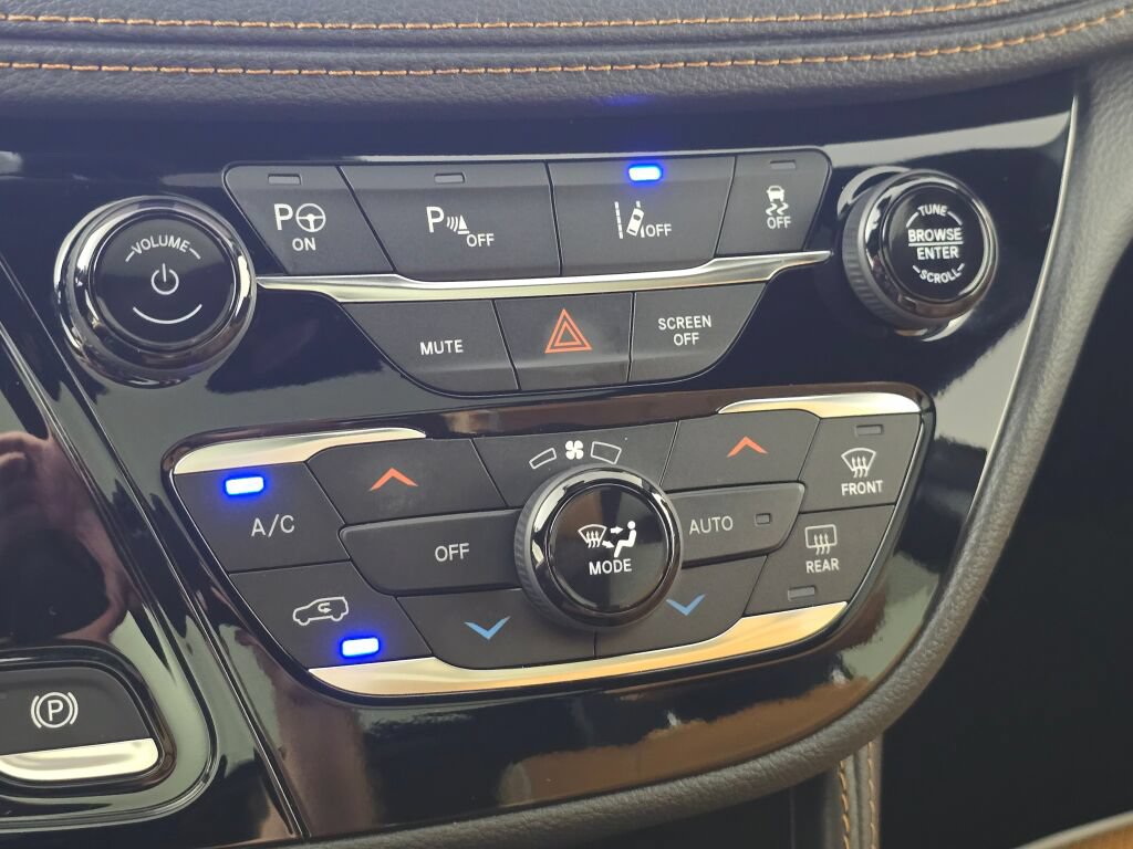 Used 2022 Chrysler Pacifica Pinnacle FWD image 28