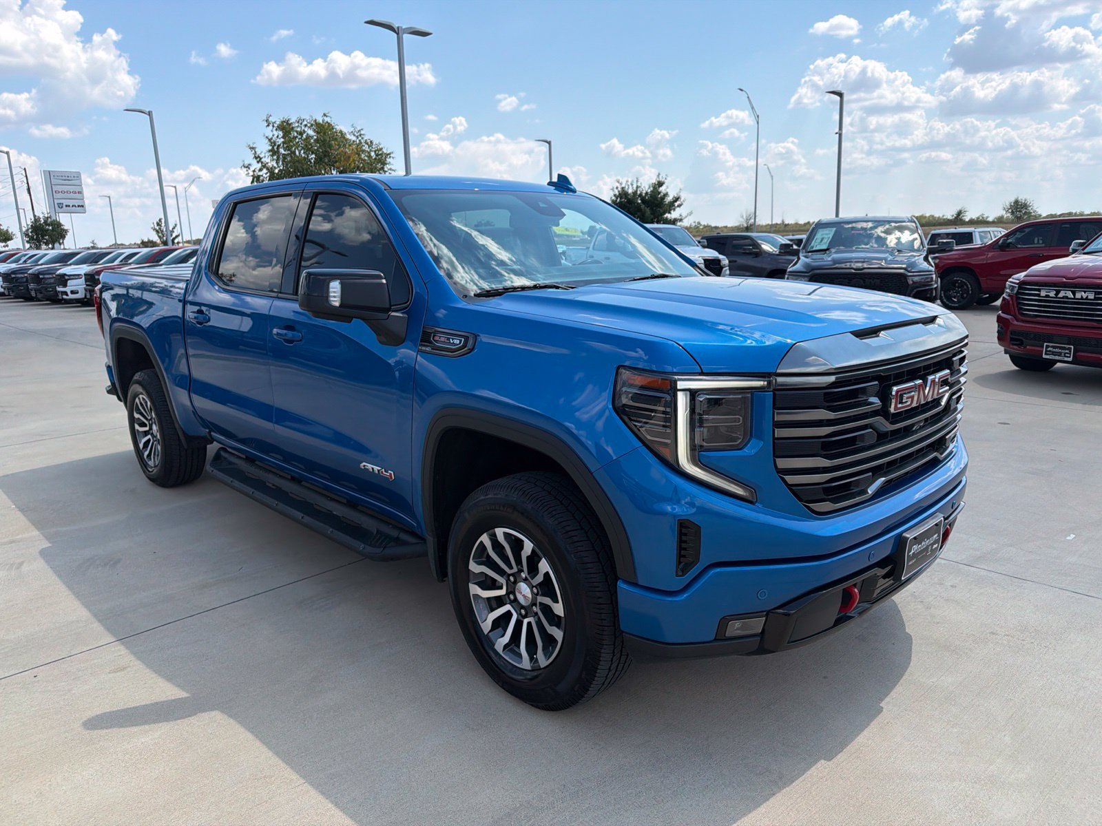 Used 2023 GMC Sierra 1500 AT4 w/ AT4 Premium Package AWD/4WD image 7