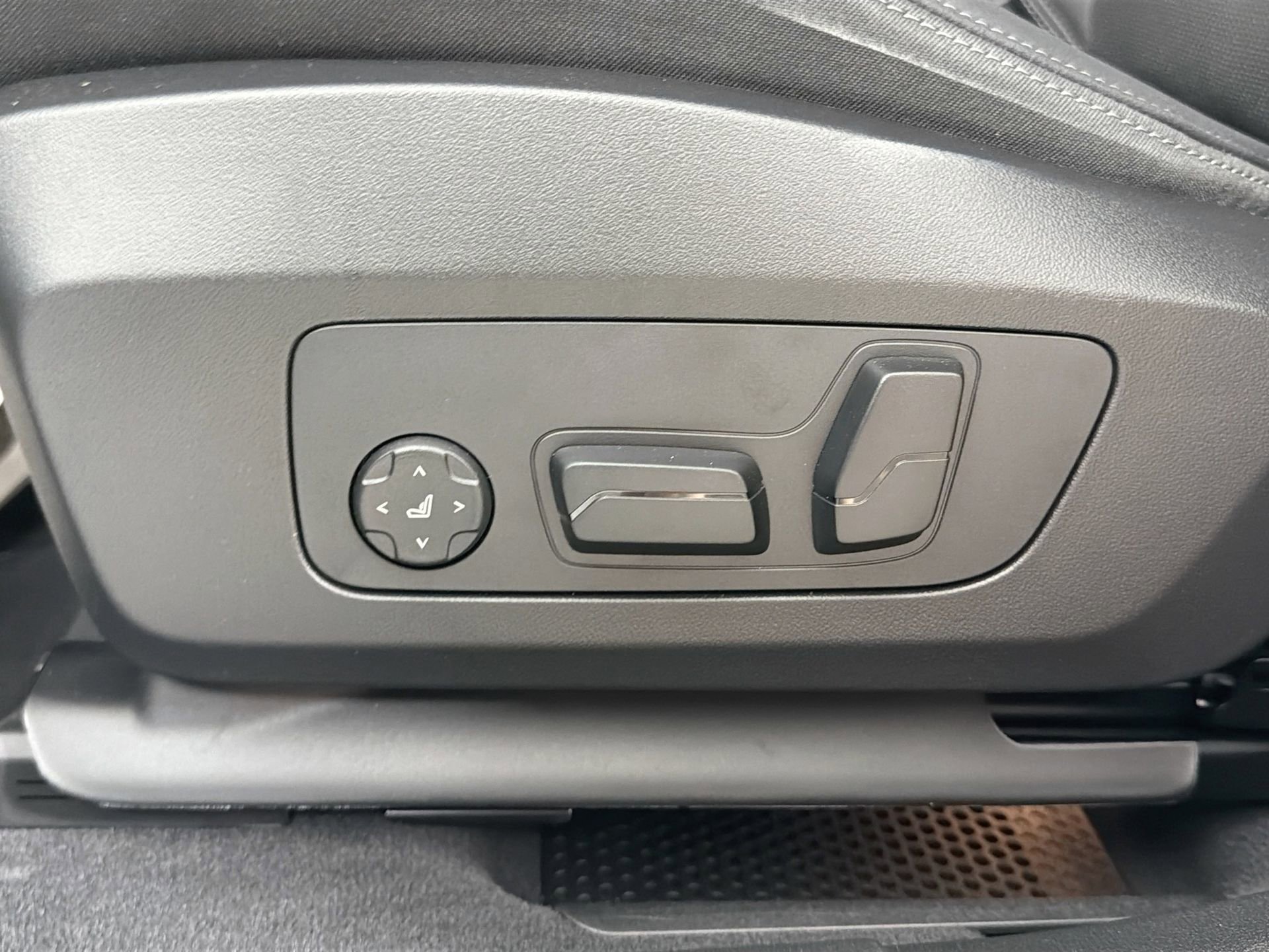 New 2026 BMW X2 xDrive28i w/ Technology Package image 19