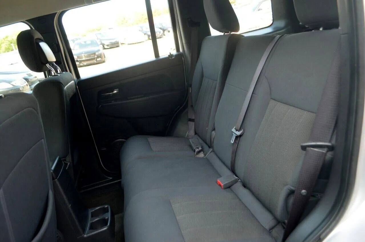 Used 2012 Jeep Liberty Sport RWD image 23