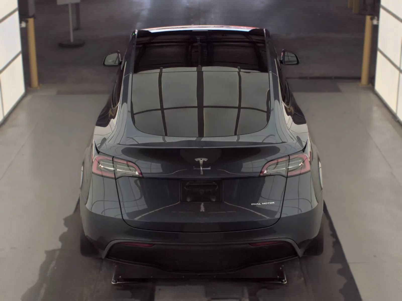 Used 2023 Tesla Model Y AWD image 2