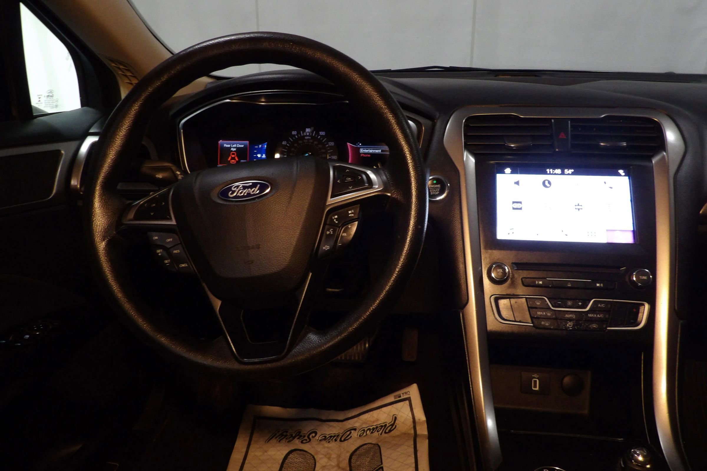 Used 2017 Ford Fusion SE w/ Fusion SE Technology Package FWD image 10