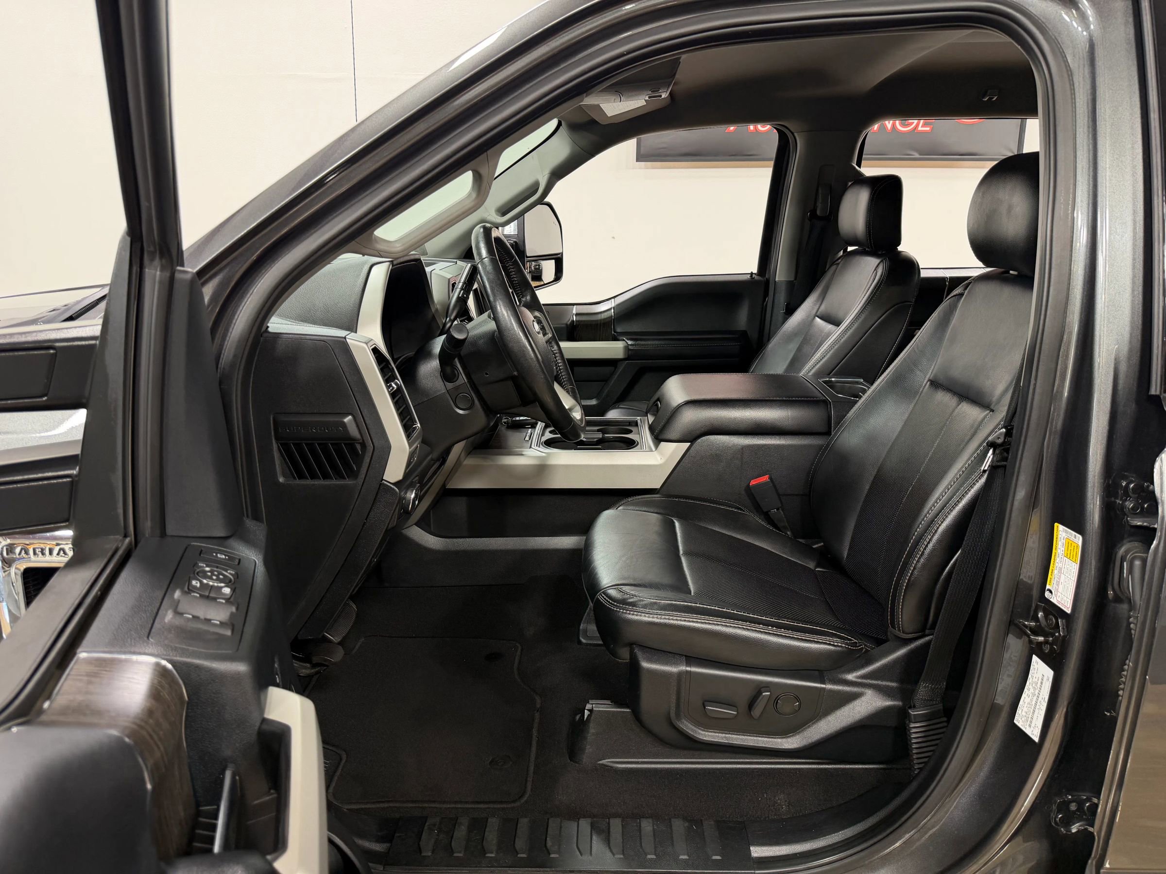 Used 2020 Ford F350 Lariat w/ Lariat Ultimate Package AWD/4WD image 13